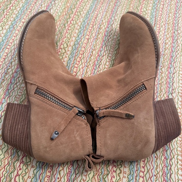 Dolce Vita Tan Suede Ankle Booties with Double Zippers NWT Size 10 - Picture 11 of 11